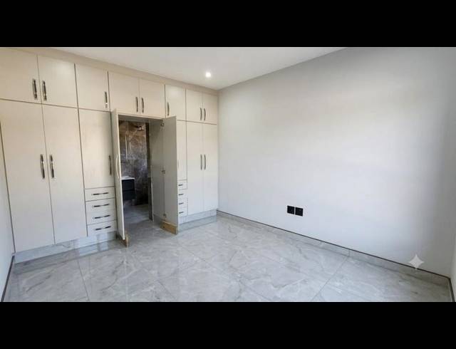 2 BEDROOM APARTMENT FOR SALE IN ESCOMBE